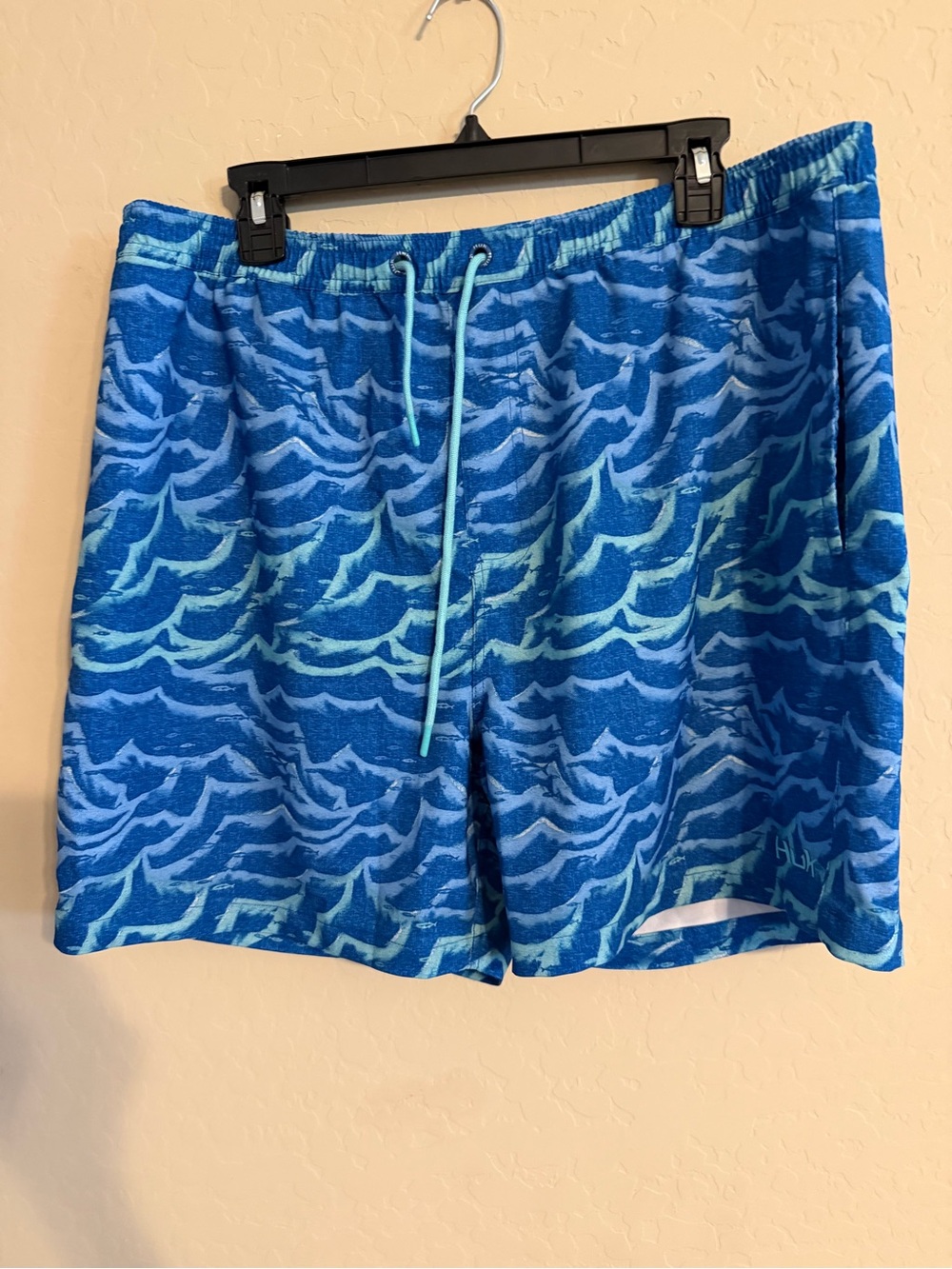 Huk Men's Blue Wave-Print Swim Trunks